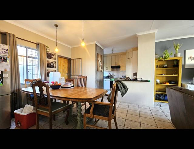 3 BEDROOM TOWNHOUSE FOR SALE IN MORELETA PARK